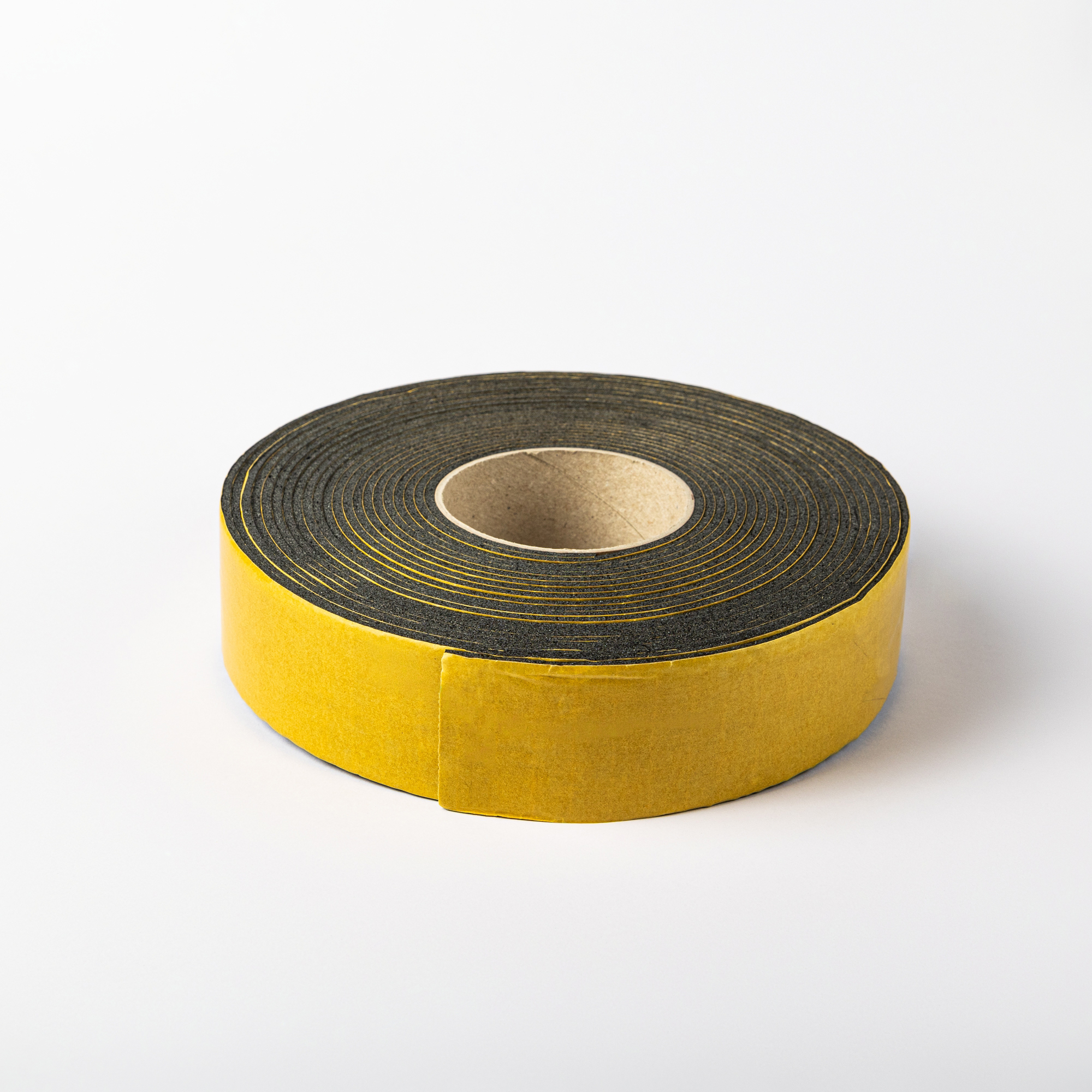 Лента теплоизолирующая ARTIPLASTIC черная на клейкой основе (10м х 50мм)